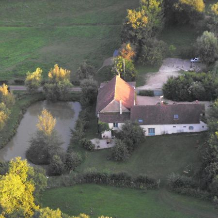Bed and Breakfast Domaine De Varenne Saint-Amand-en-Puisaye Exterior foto