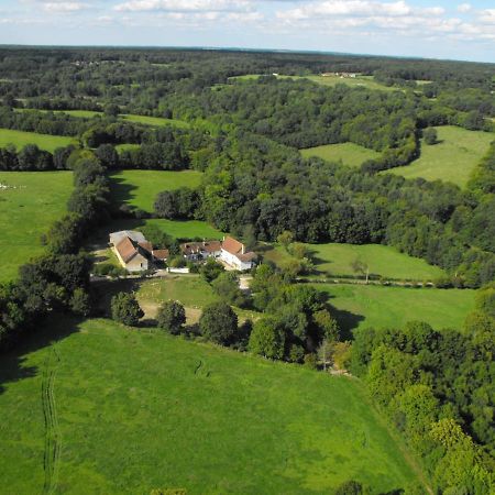Bed and Breakfast Domaine De Varenne Saint-Amand-en-Puisaye Exterior foto