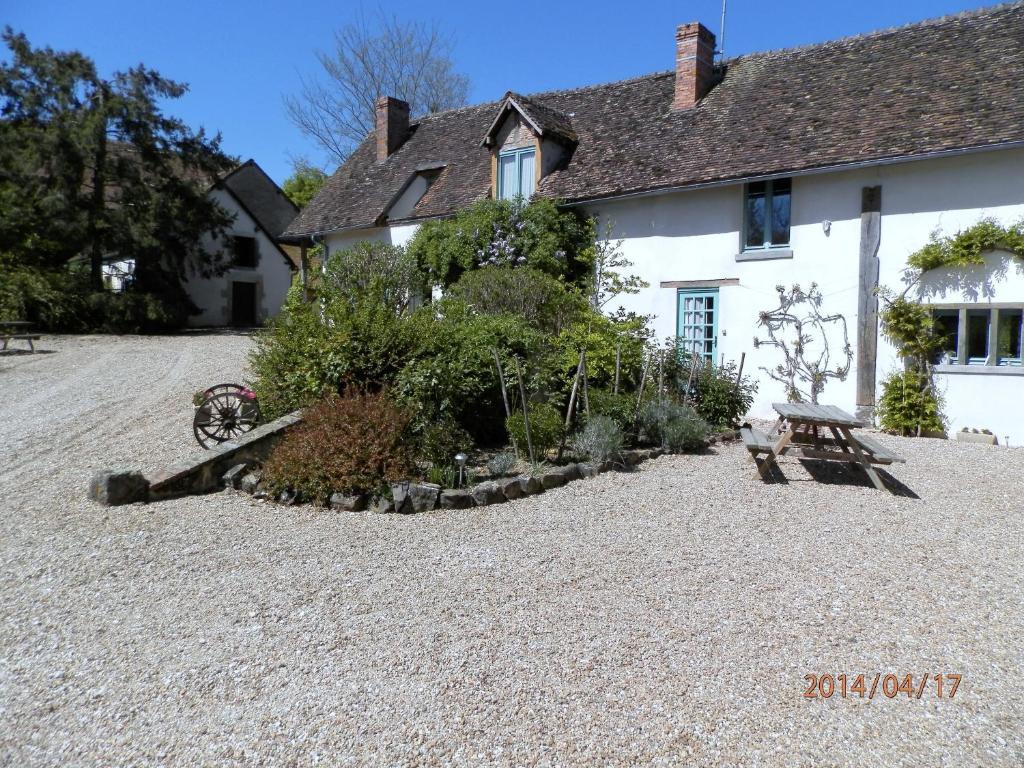 Bed and Breakfast Domaine De Varenne Saint-Amand-en-Puisaye Exterior foto